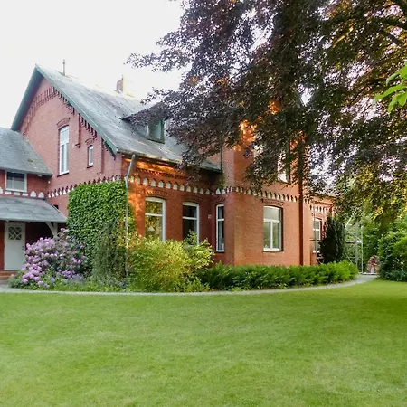 Vakantiehuis Nordic Flair In Bright Attic Lutjenholm